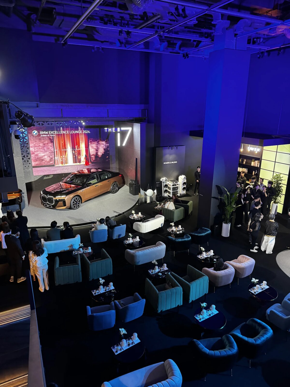BMW VIP 티블렌딩클래스 현장에서 성인 참가자를 위해 준비된 찻잎과 다구 세팅